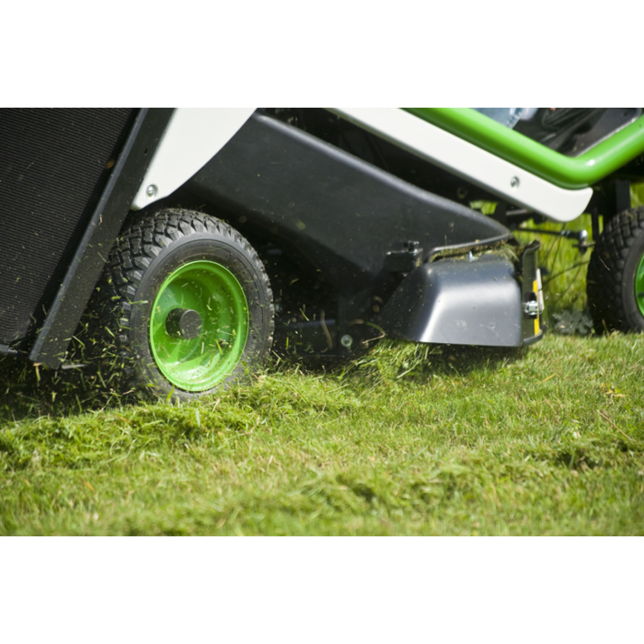 24558-4_Etesia_MBHE2 Rasentraktor Bahia 2 MBHE 2